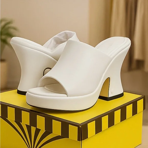 Elegant Cream Platform Mules - Picture 3 of 6